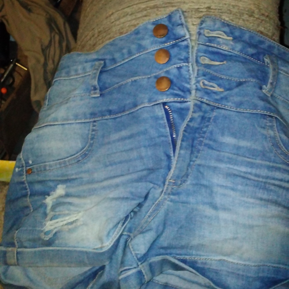 refuge shorts high waist and three buttons